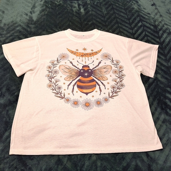 Women White T-shirt. Size XL. Bees stamp. New condition. - Picture 1 of 5